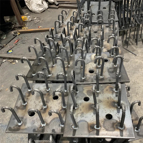 图纸中如何确定安康预埋件的位置？